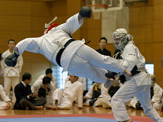 ドロップキックで一本