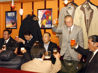 昨年の新年会の様子（場所：ルースター）