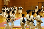 平成21年度日本拳法連盟鏡開き式
閉会式後のウォーミングアップ。