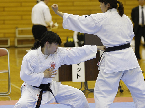 日本拳法第22回東日本大学リーグ戦 形演武。東洋大学・村松慶子、尾上久美子
_MG_7606.jpg