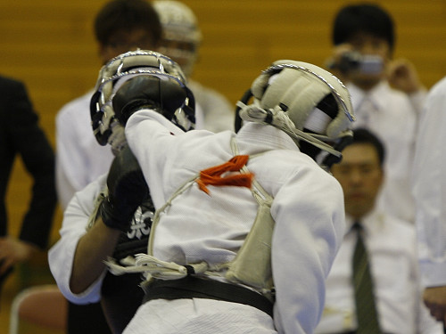 日本拳法第22回東日本大学リーグ戦 赤：早稲田・安田vs立教・萩原　安田の面突き（一本）
_MG_9211.jpg