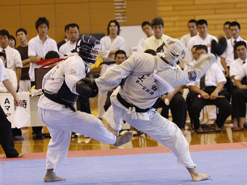 日本拳法全国選抜社会人選手権大会 赤：第一普通科連隊A・境vs第一空挺団A・上田　境の足払い。
_MG_0440.JPG
