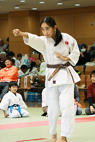 第2回日本拳法関東少年選手権大会 形試合、中学生の部
kata_c_2.JPG