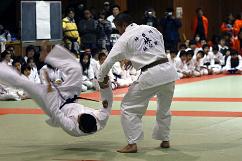 第9回日本拳法神奈川県選手権大会 大貫洋平（青葉拳友会）と林紳太郎（誠心館）による二人形演武「中級基本課題・組打編」。
_MG_5156.JPG
