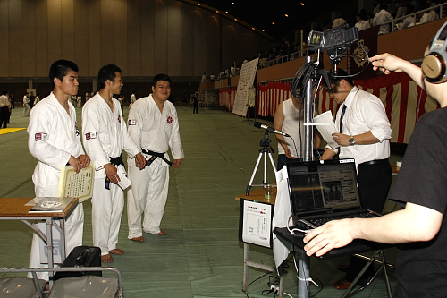 日本拳法第24回全国大学選抜選手権大会 大会の模様はニコニコ生放送で配信。写真は閉会式後の大商大インタビュー。
_MG_1529.JPG