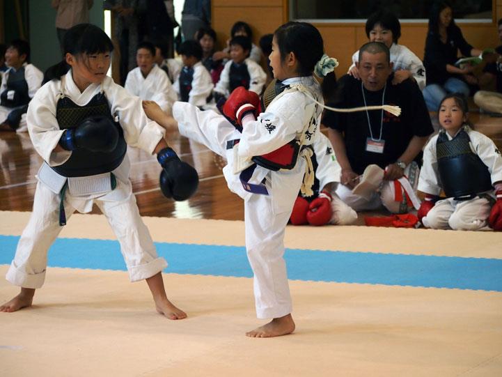 「2017年えひめ国体開催内定記念事業」日本拳法創始80年　第8回日本拳法愛媛県選手権大会（団体戦・個人戦）―四国交流推進大会― 
546841_420172234713825_428660138_n.jpg