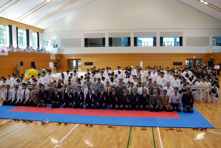 「2017年えひめ国体開催内定記念事業」日本拳法創始80年　第8回日本拳法愛媛県選手権大会（団体戦・個人戦）―四国交流推進大会― 
58697_420171394713909_1440594730_n.jpg