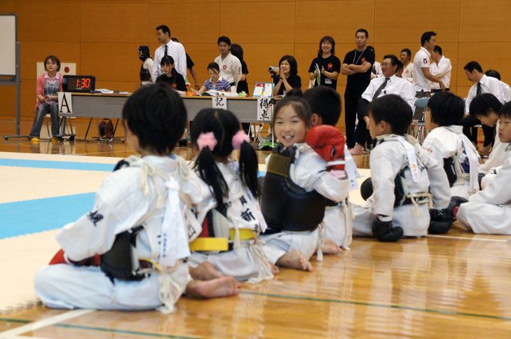 「2017年えひめ国体開催内定記念事業」日本拳法創始80年　第8回日本拳法愛媛県選手権大会（団体戦・個人戦）―四国交流推進大会― 
76552_420171948047187_657713265_n.jpg