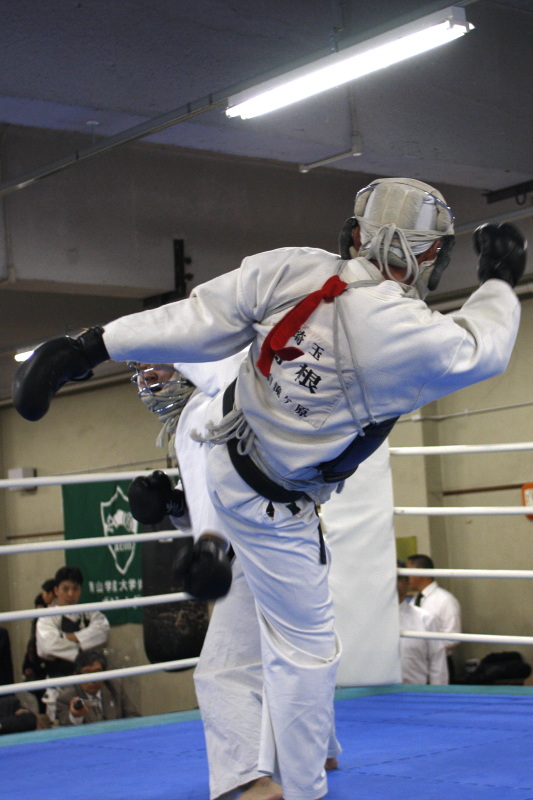 平成25年度日本拳法連盟鏡開き式 赤：陸自滝ヶ原・島根の面蹴り（一本）<br>撮影：Inno
_MG_0340.jpg