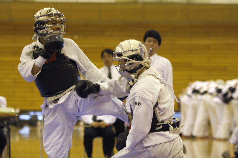 日本拳法第27回東日本大学リーグ戦 赤：早稲田・大栄の胴蹴り
_MG_1527.JPG