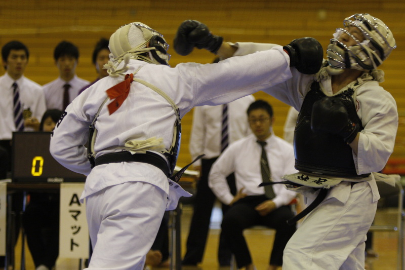 日本拳法第27回東日本大学リーグ戦 赤：明治・唐橋の面突き（一本）
_MG_3521.JPG