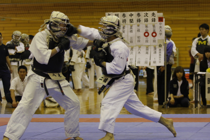 日本拳法第27回東日本大学リーグ戦 赤：中央・二橋の面突き（一本）
_MG_3766.JPG