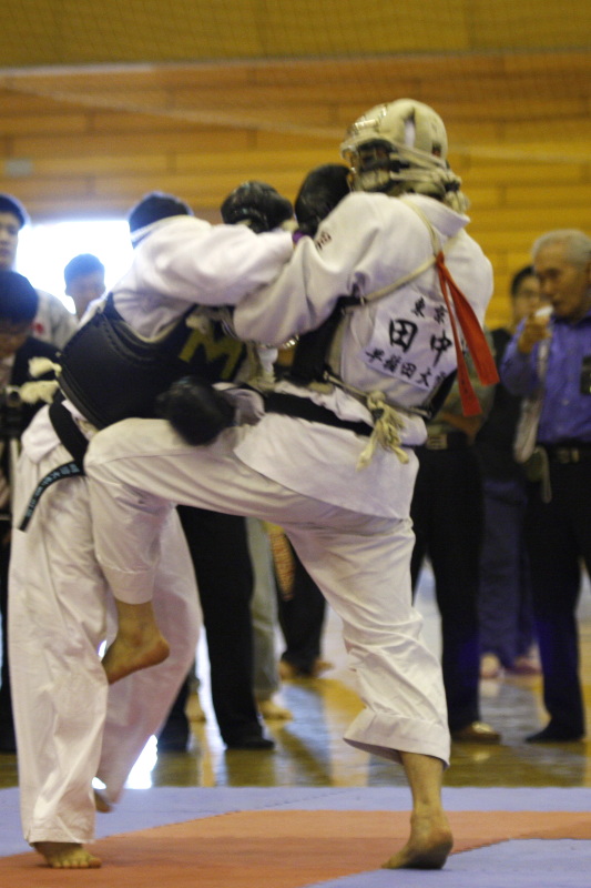 日本拳法第27回東日本大学リーグ戦 赤：早稲田・田中のヒザ胴蹴り（一本）
_MG_4558.JPG
