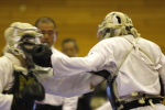 日本拳法第27回東日本大学リーグ戦
白：慶應・五十嵐の面突き（一本）
