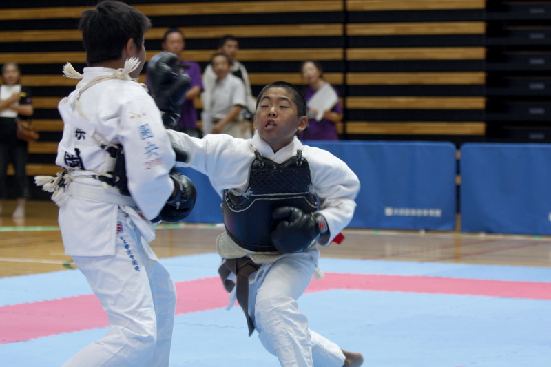 日本拳法全国選抜社会人選手権 東日本少年選手権 小学6年男子の部、決勝。赤：研心会・井上vs白：圏央ネット・吉岡。
_MG_0824.JPG