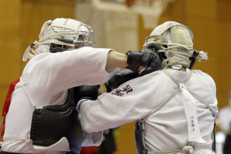 平成27年度日本拳法連盟鏡開き式 段の部、南平拳友会・片野vs早稲田大学・中盾。
_MG_1997.JPG
