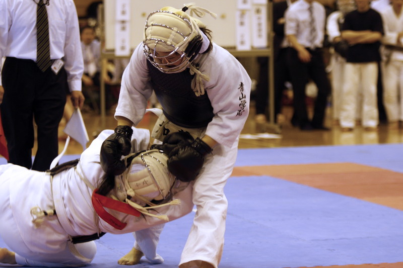 日本拳法第28回東日本大学リーグ戦 女子リーグ　赤：日本大学・鈴木vs学連選抜・加藤（青山学院大学）。加藤の押さえ面突き（一本）。
_MG_7198.JPG