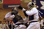 日本拳法第28回東日本大学リーグ戦
男子予選リーグ　赤：立正大学・林vs白：國士舘大学・横山。林の面突き（一本）。