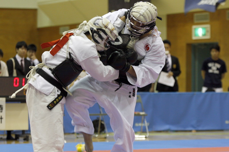 矢野杯争奪日本拳法第29回東日本学生個人選手権大会 段の部、明治大学・玉置vs中央大学・伊藤。勝負はつかず判定で玉置の勝利。<br>撮影：Inno
_MG_0201.JPG