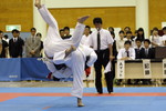 矢野杯争奪日本拳法第29回東日本学生個人選手権大会
級の部、決勝。立教大学・水池vs明治大学・古屋敷。古屋敷の投げ→押さえ面突き（一本）。<br>撮影：Inno