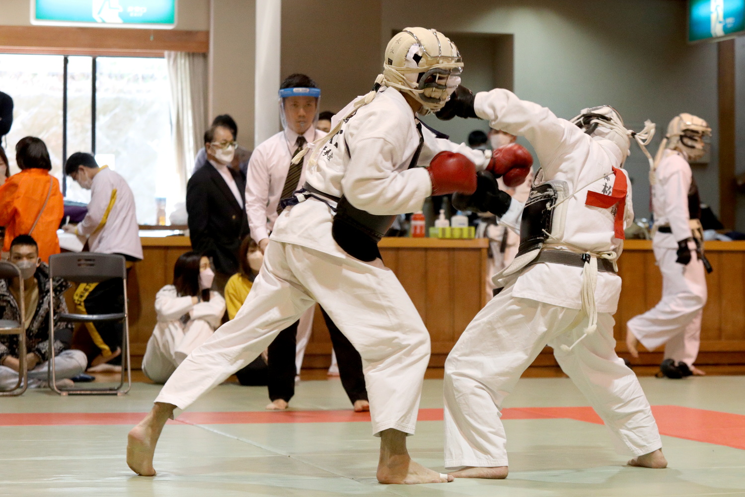 第21回日本拳法神奈川県選手権大会 防具試合
E5D_2564.JPG